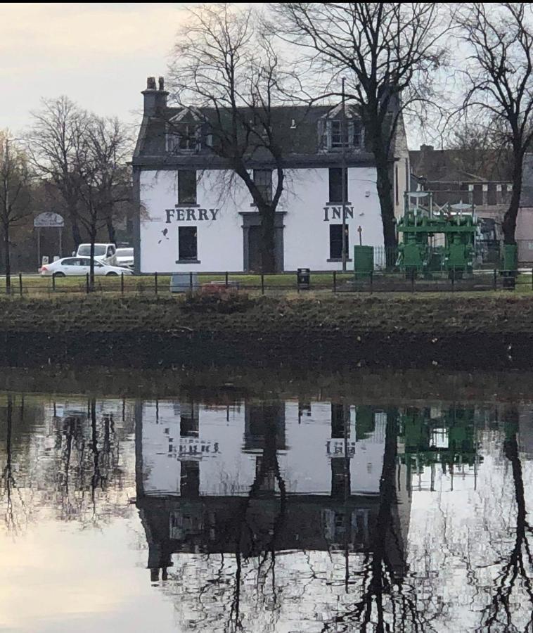 The Ferry Inn Renfrew Exterior foto