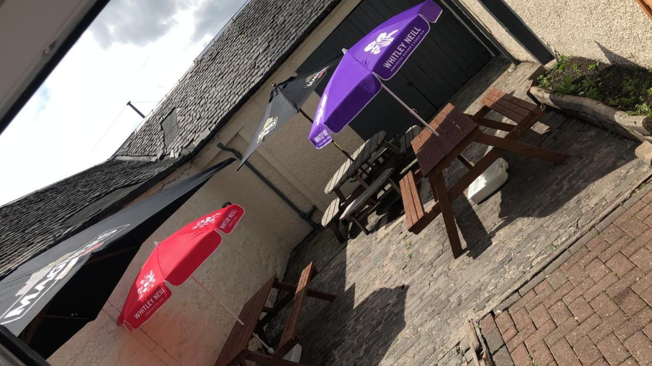 The Ferry Inn Renfrew Exterior foto